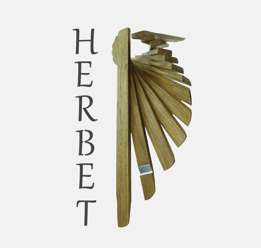 הקולב הסגור ליד הכיתוב HERBET